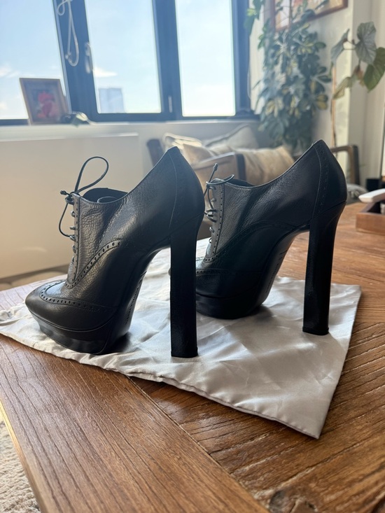Bottega Veneta Black Leather Lace-Up Wingtip Heels